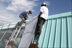 THÁI THÀNH ĐẠT chuyên làm mái tôn tại quận thủ đức giá rẻ, chúng tôi chuyên thi công lợp mái tôn nhà dân dụng và công nghiệp. Làm mái tôn nhà xưởng, giá cạnh tranh nhất, mái tôn nhà biệt thự, làm mái tôn quán xá, mái che, nhà để xe. Nhận làm mái tôn tại thủ đức các công trình xây dựng, hàng rào, lắp đặt mái tôn kiểu truyền thống giá thành hợp lý nhất. Đội thợ mái tôn giả ngói, mái tôn inox, tộn mạ kẽm, hàn khung sắt, khung kèo, làm cửa sắt,… Liên hệ O938.142.955 – O937.501.556 tư vấn khách hàng miễn phí.