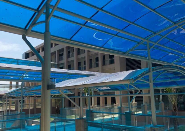 tho-lam-mai-nhua-poly-tai-quan-9