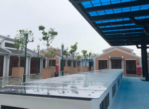 Thợ làm mái nhựa poly tại quận 9, với đội ngũ lợp mái nhựa poly chuyên nghiệp. Thợ có trên 10 năm kinh nghiệm trong nghề, cam kết sản phẩm bền, đẹp, chất lượng. Nhận làm mái poly lấy sáng cho tất cả các công trình xây dựng nhà ở, nhà xưởng. Làm mái hiên, sân thượng, giếng trời, hàn khung sắt gia cố khung thép, sản phẩm chính hãng… Liên hệ thợ làm mái nhựa poly tại quận 9 – Hotline O938.565.558 tho-lam-mai-nhua-poly-tai-quan-9