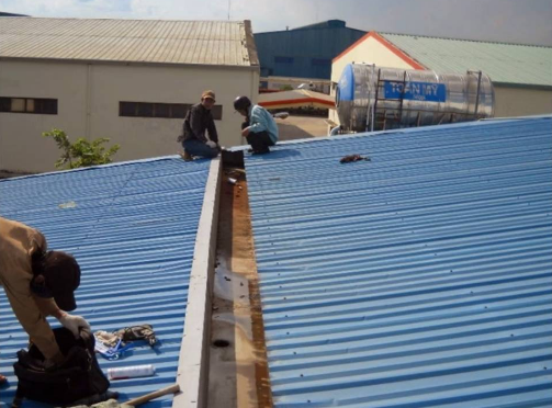 Thợ thi công mái tôn gia rẻ tại Quận Tân Bình