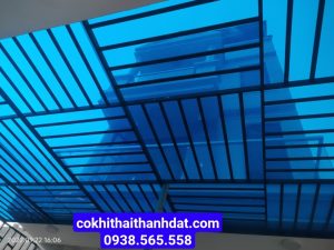 Thợ làm mái poly đặc lấy sáng tại TP Thuận An