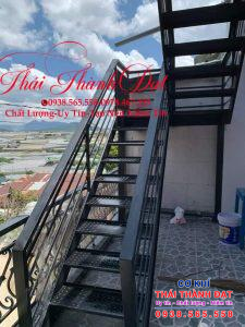 Dịch vụ làm cầu thang sắt