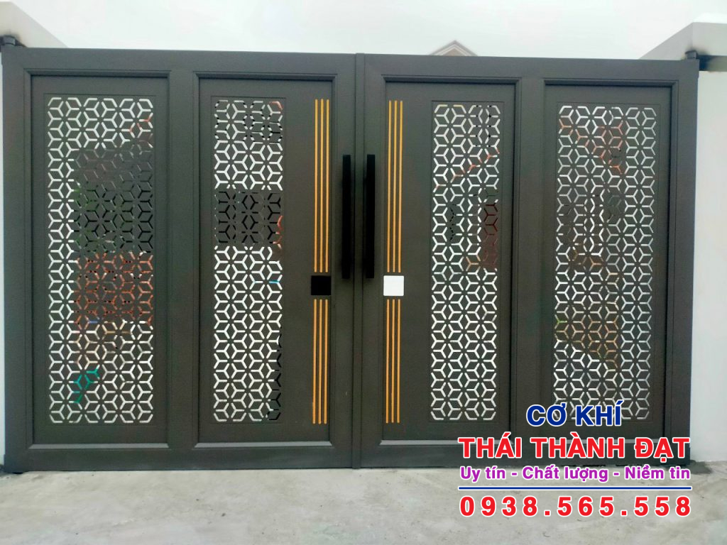 Lắp đặt cửa cổng sắt đẹp tại Quận 12