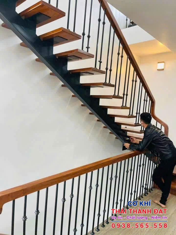 Báo giá làm cầu thang sắt tại TP Dĩ An bền đẹp