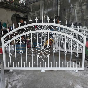 Thợ làm hàng rào chông sắt tại Huyện Trảng Bom-Đồng Nai