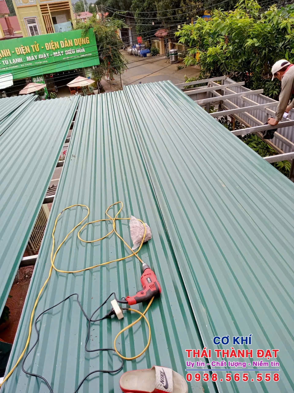 Báo giá thi công mái tôn chống nóng tại Quận 9