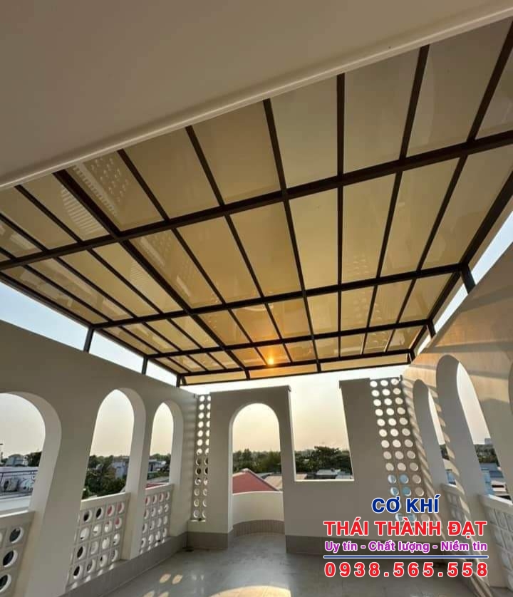 Mái nhựa poly lấy sáng sân thượng tại Dĩ An