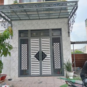 Thi công cửa cổng tại Hóc Môn