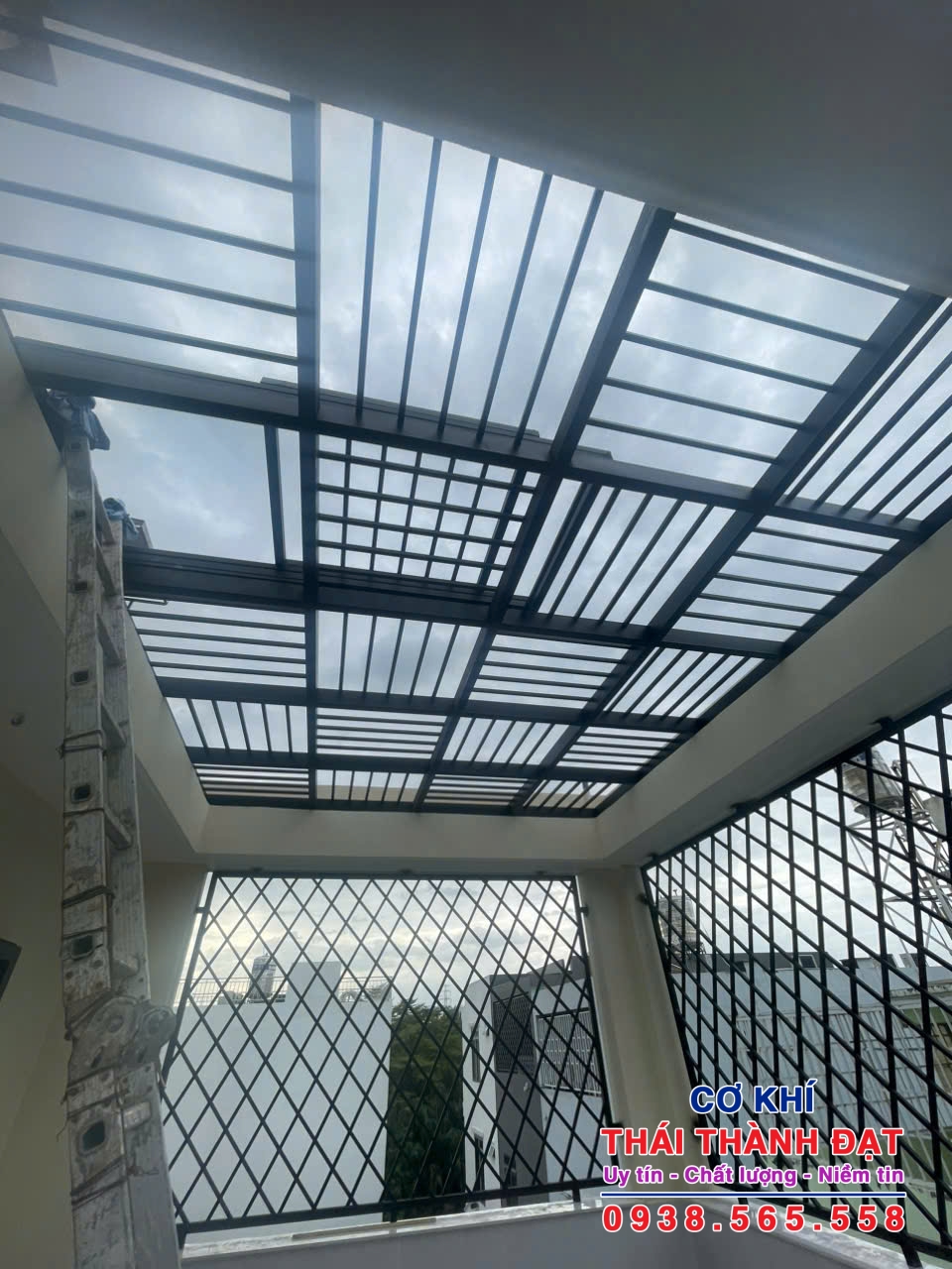 Thi công khung sắt bảo vệ Quận Bình Thạnh