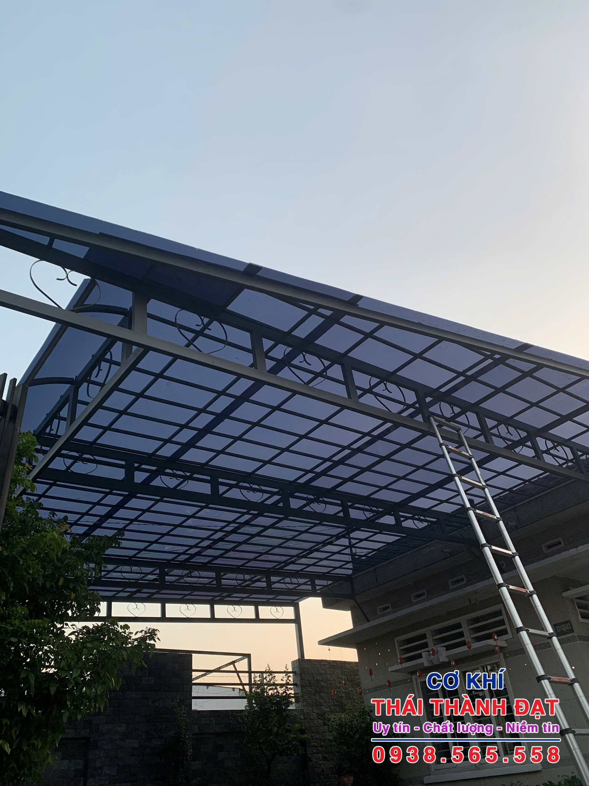 Công ty báo giá làm mái nhựa poly lấy sáng tại Quận 12