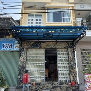 Thi công mái poly lấy sáng giá tốt tại Quận 10